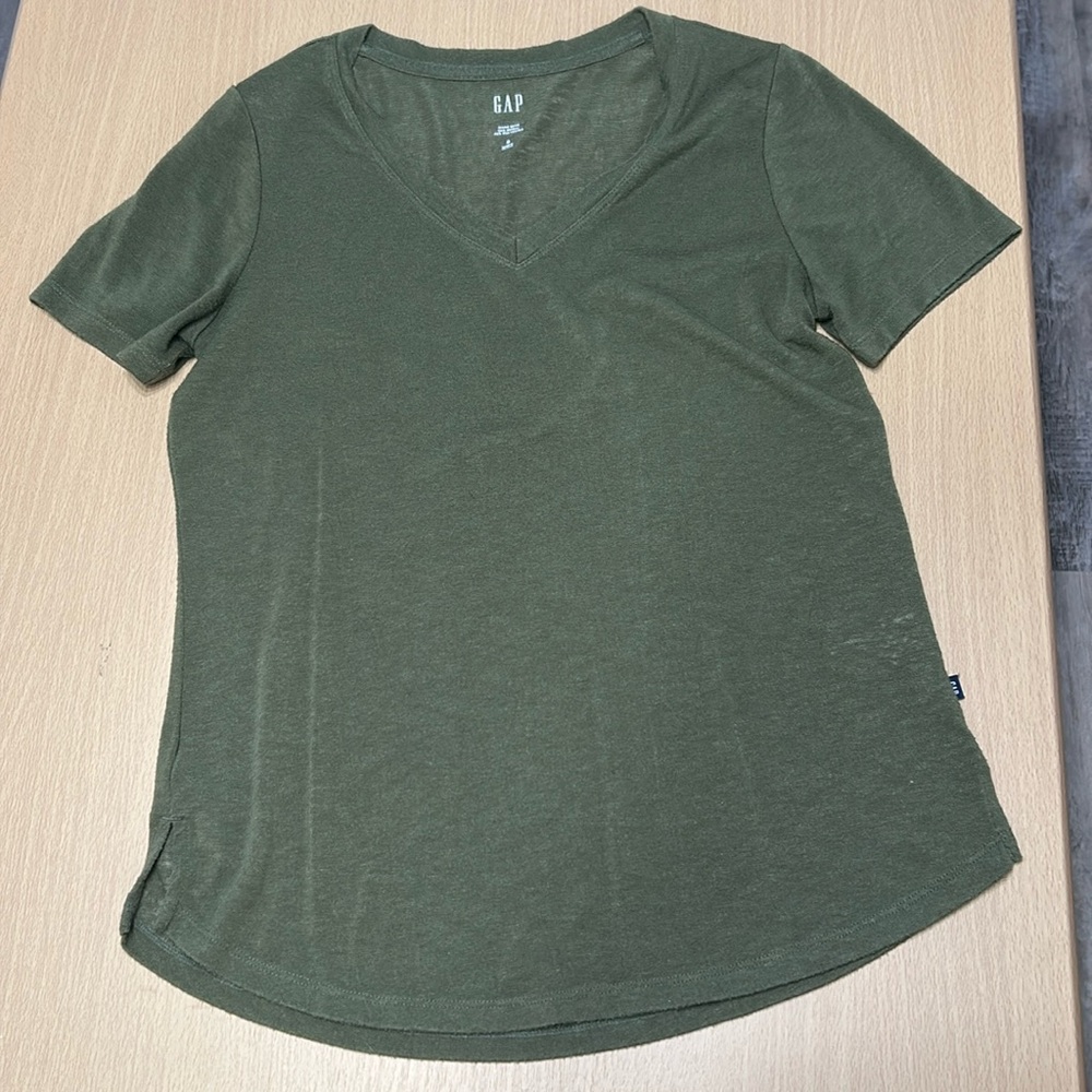 Gap, size small, army green shirt